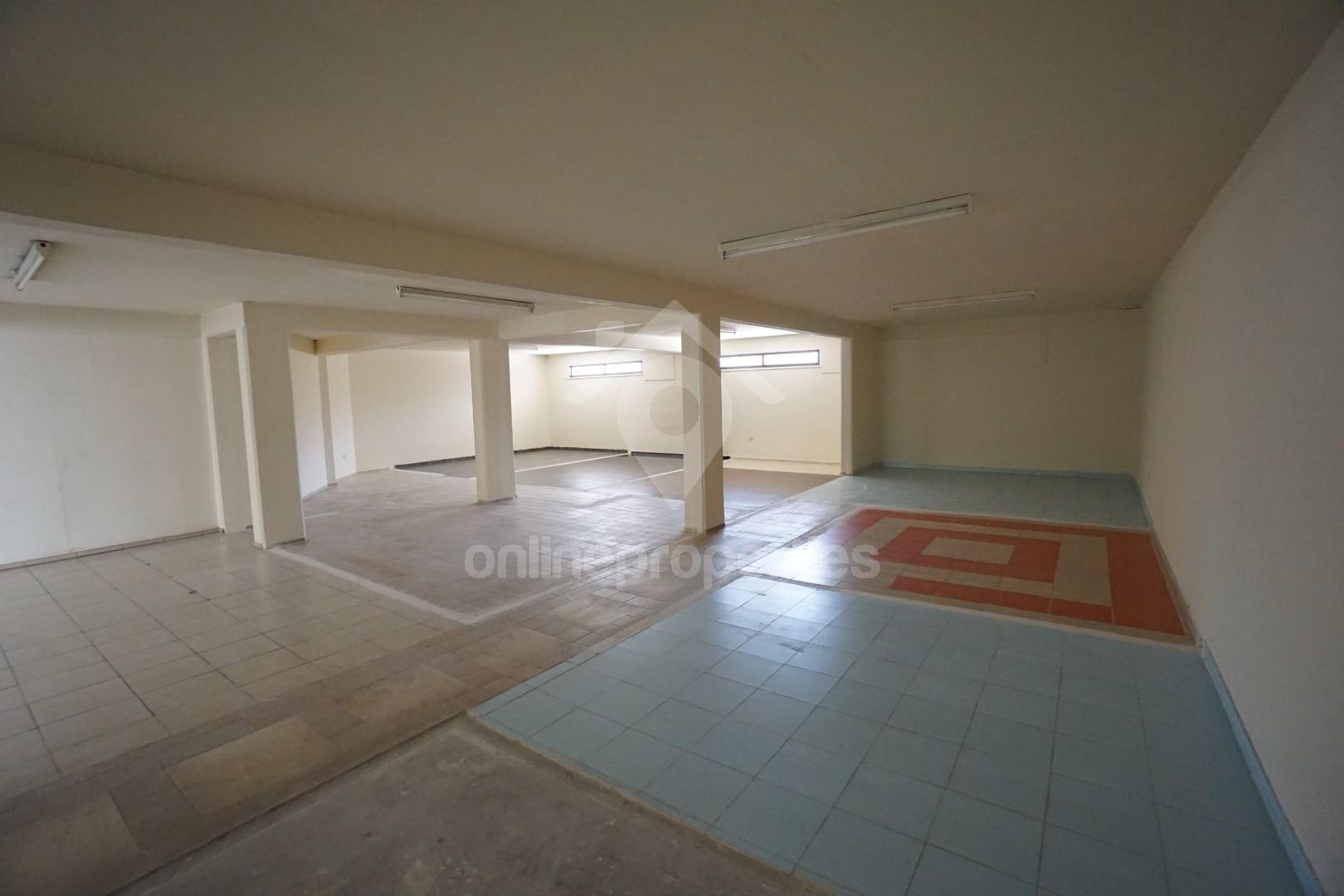 To change image, hover mouse over thumbnails below