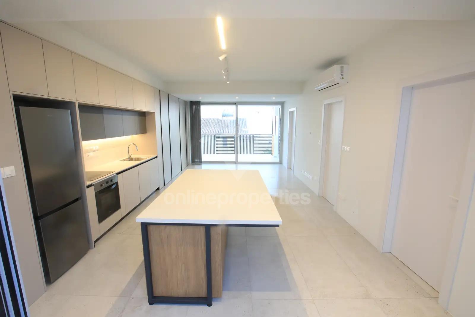 To change image, hover mouse over thumbnails below