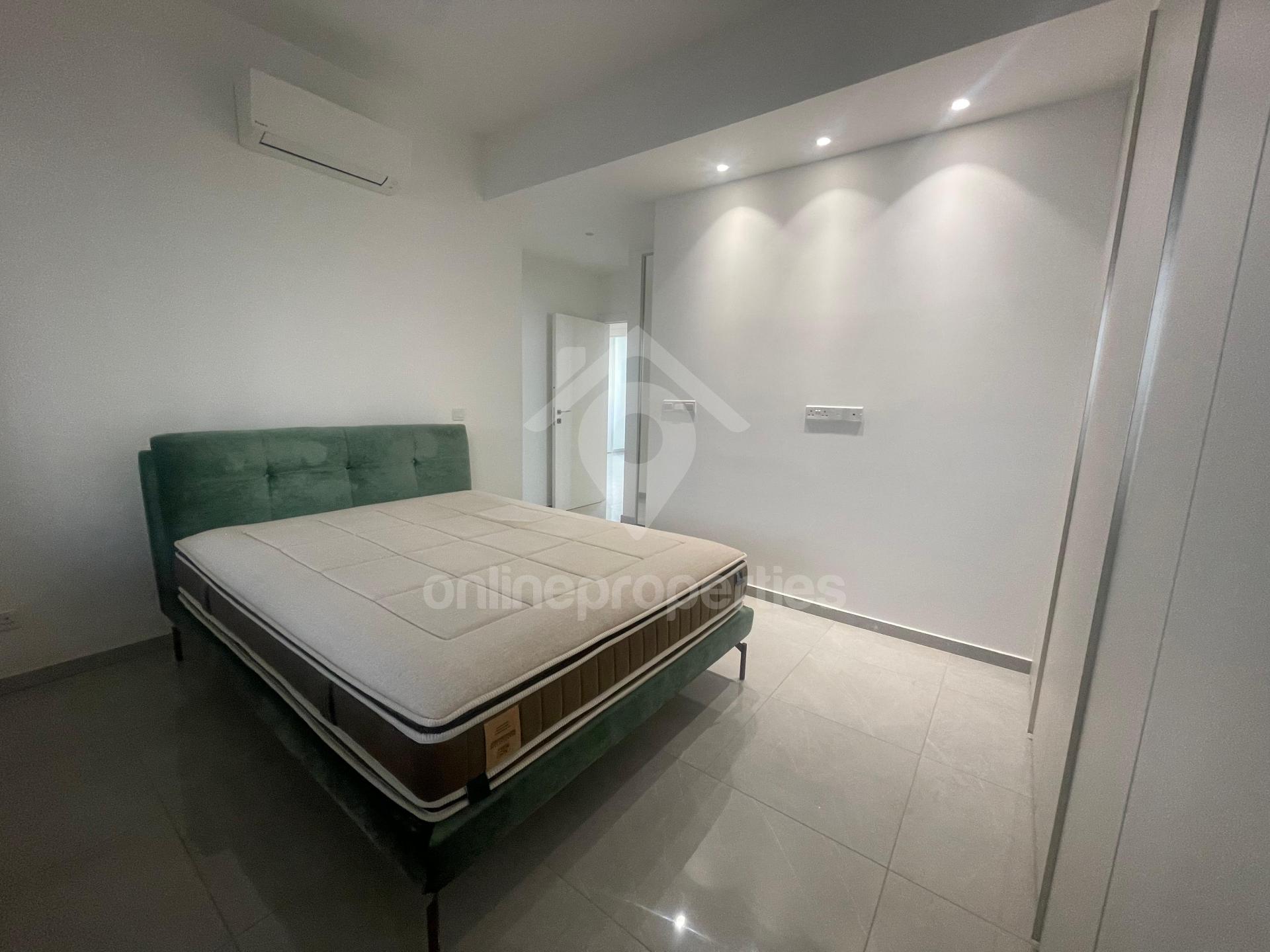 To change image, hover mouse over thumbnails below