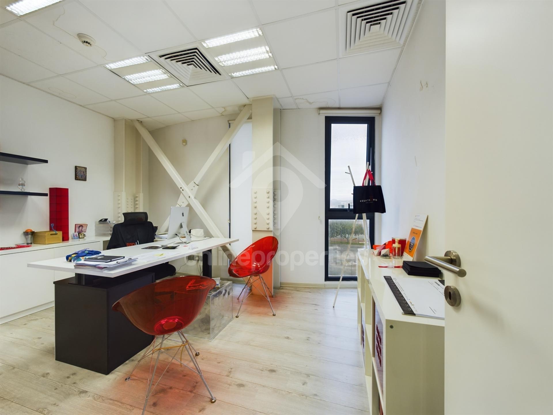 To change image, hover mouse over thumbnails below