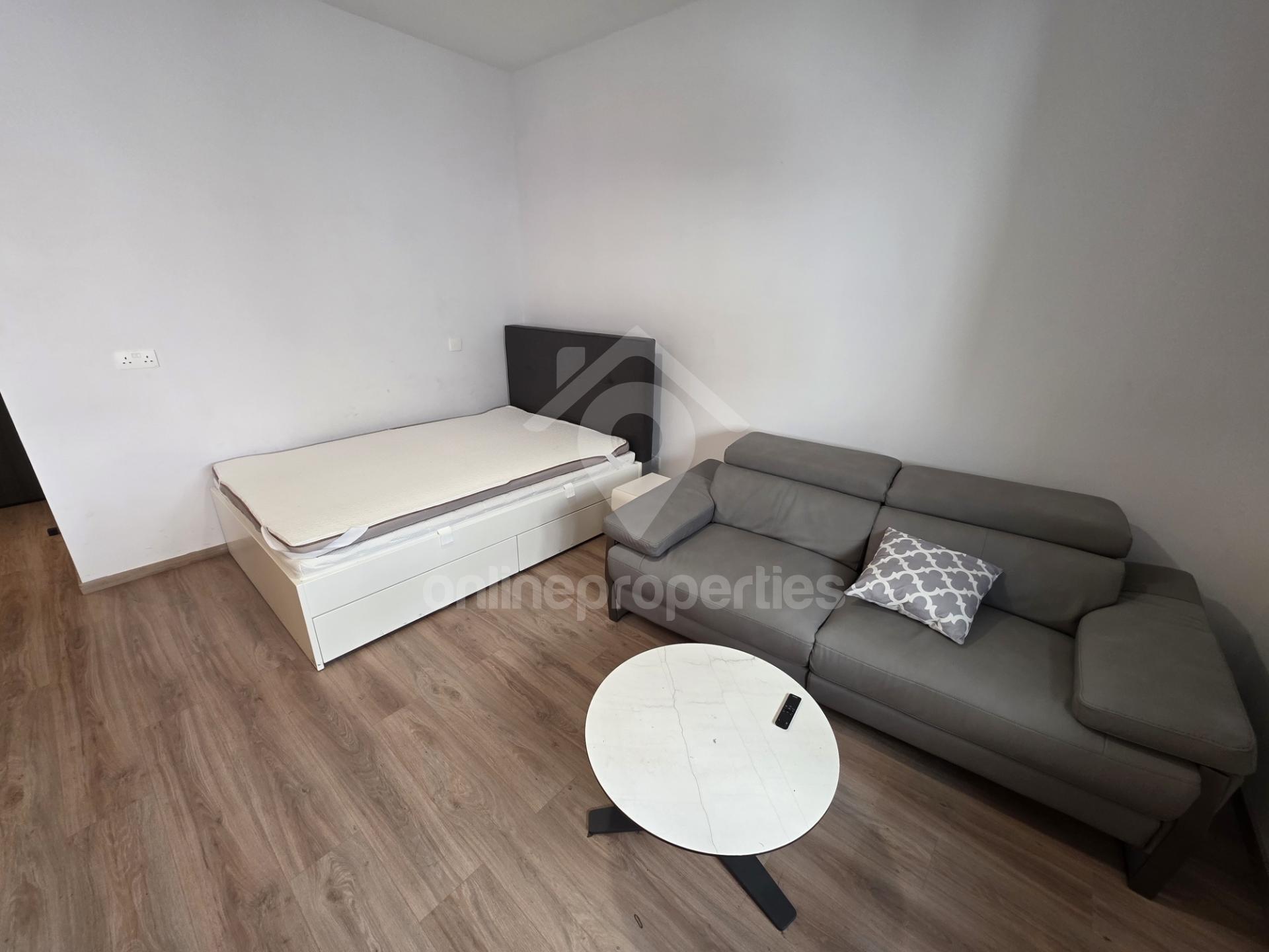 To change image, hover mouse over thumbnails below