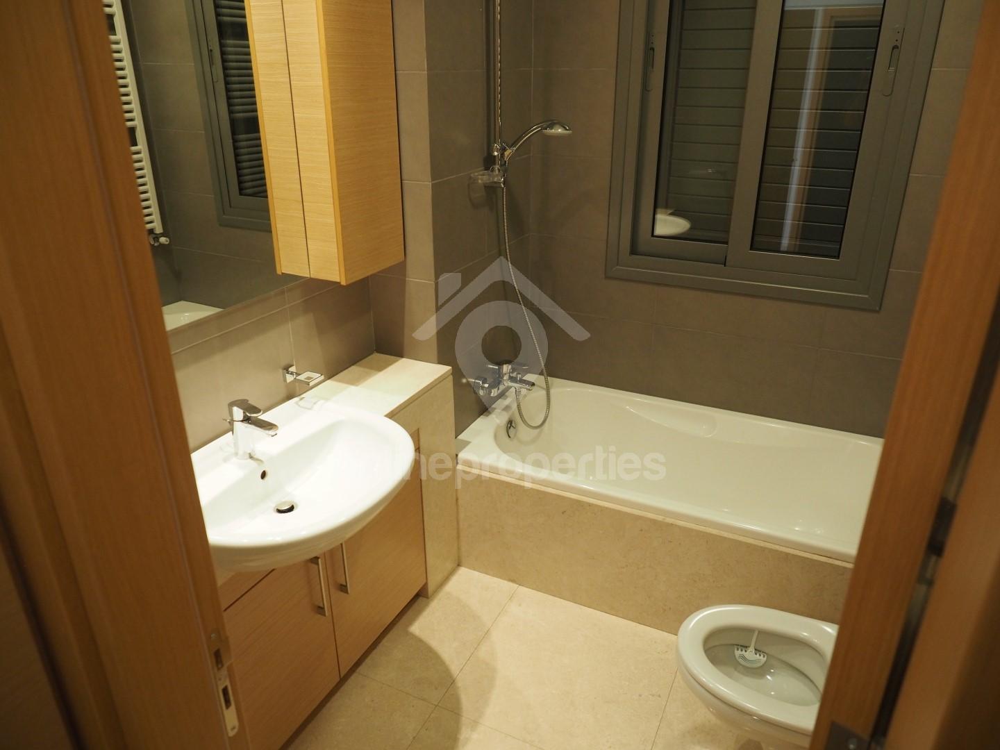 To change image, hover mouse over thumbnails below