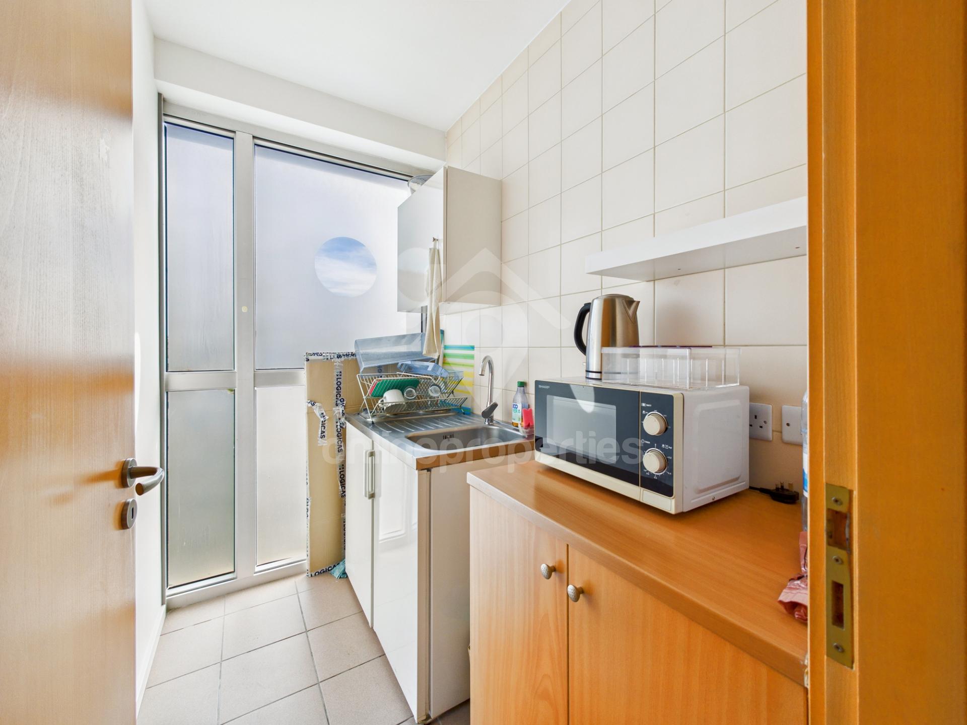 To change image, hover mouse over thumbnails below