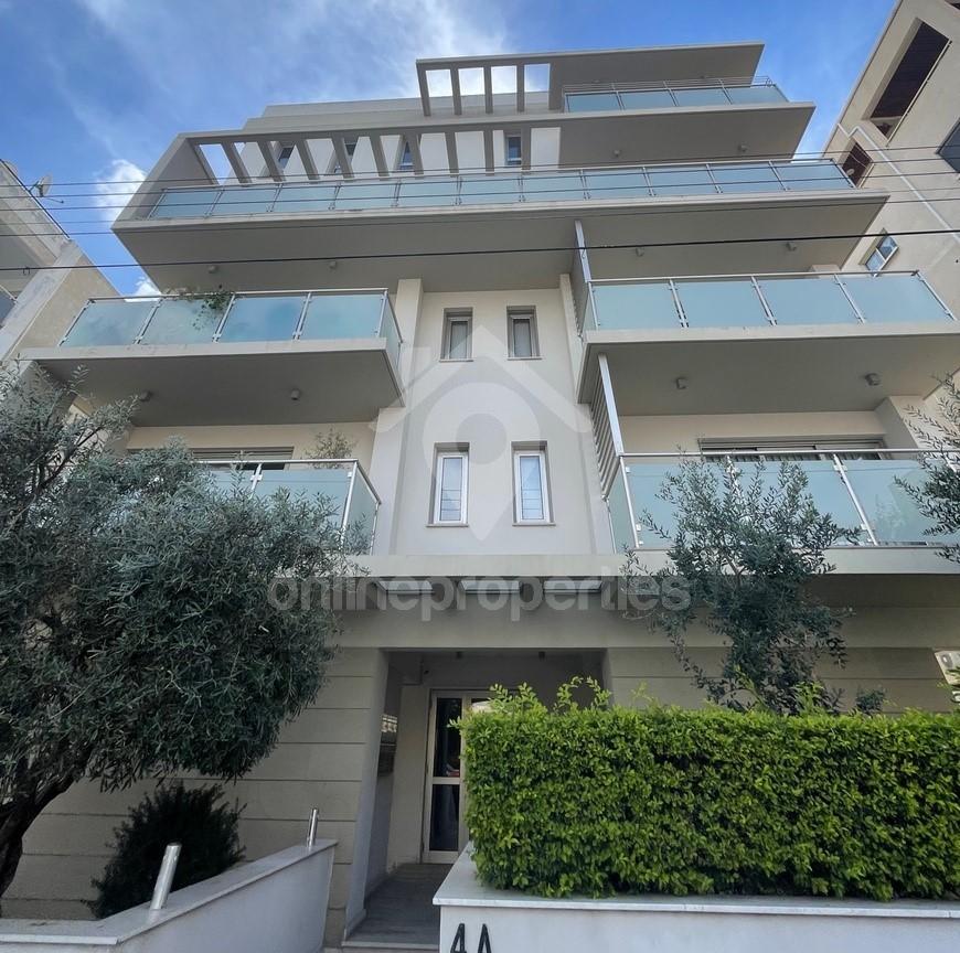 Modern 2-bedroom flat with easy access to the high-way