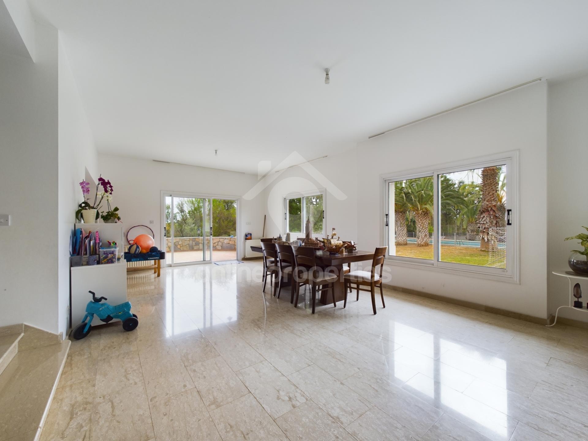 To change image, hover mouse over thumbnails below