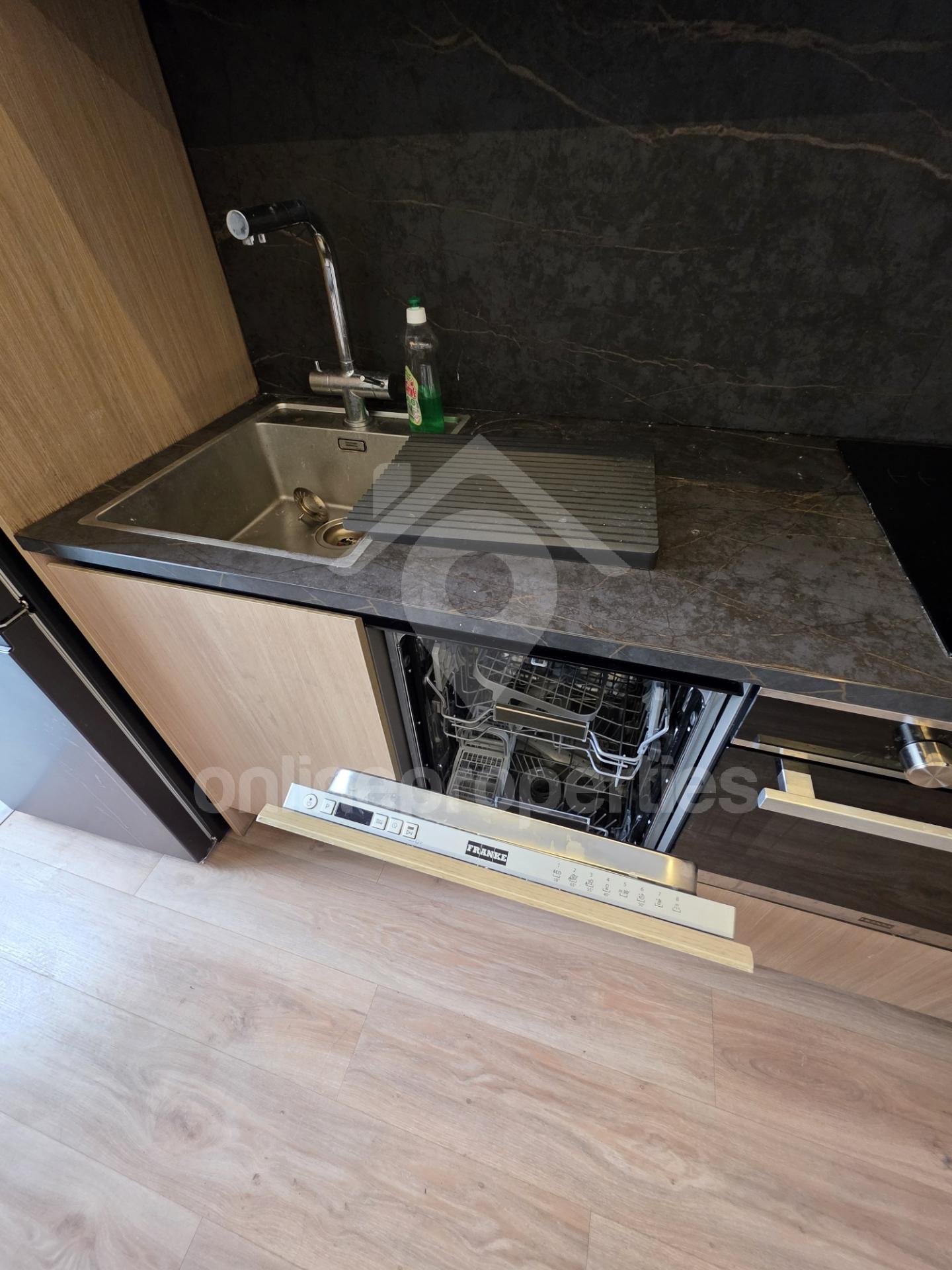 To change image, hover mouse over thumbnails below