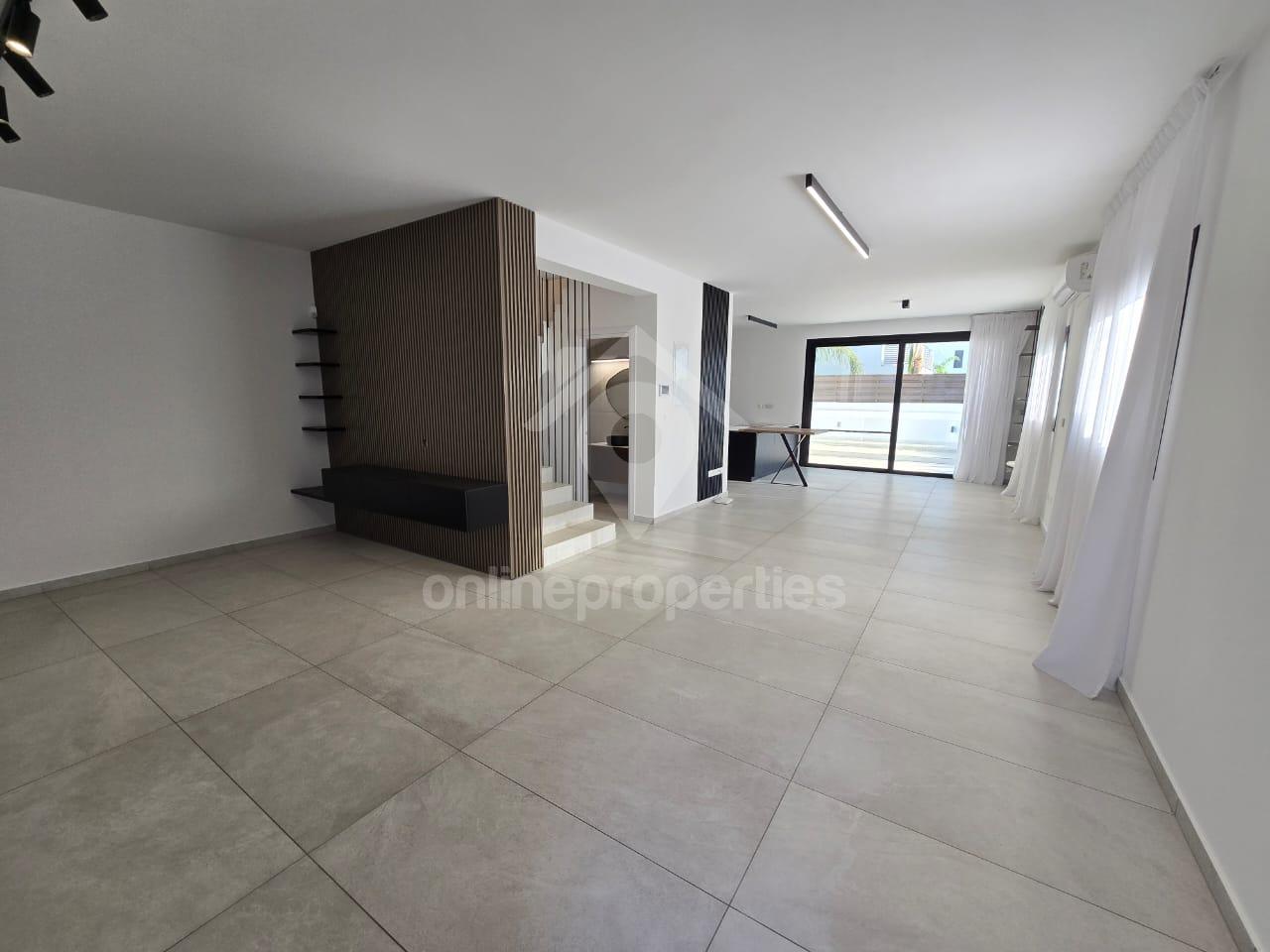 To change image, hover mouse over thumbnails below