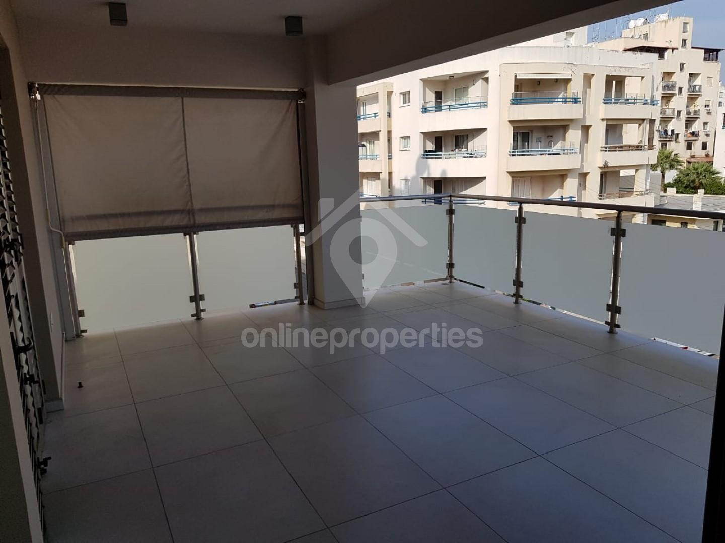 To change image, hover mouse over thumbnails below