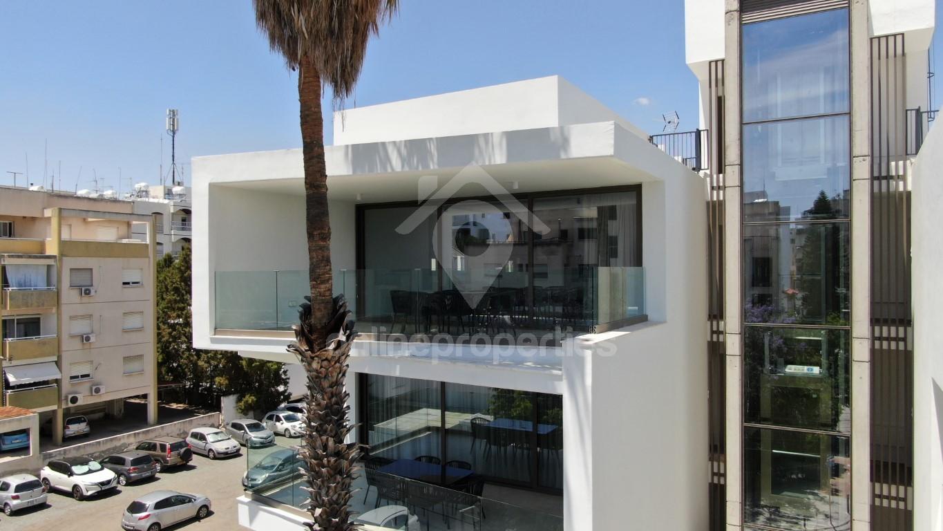 To change image, hover mouse over thumbnails below