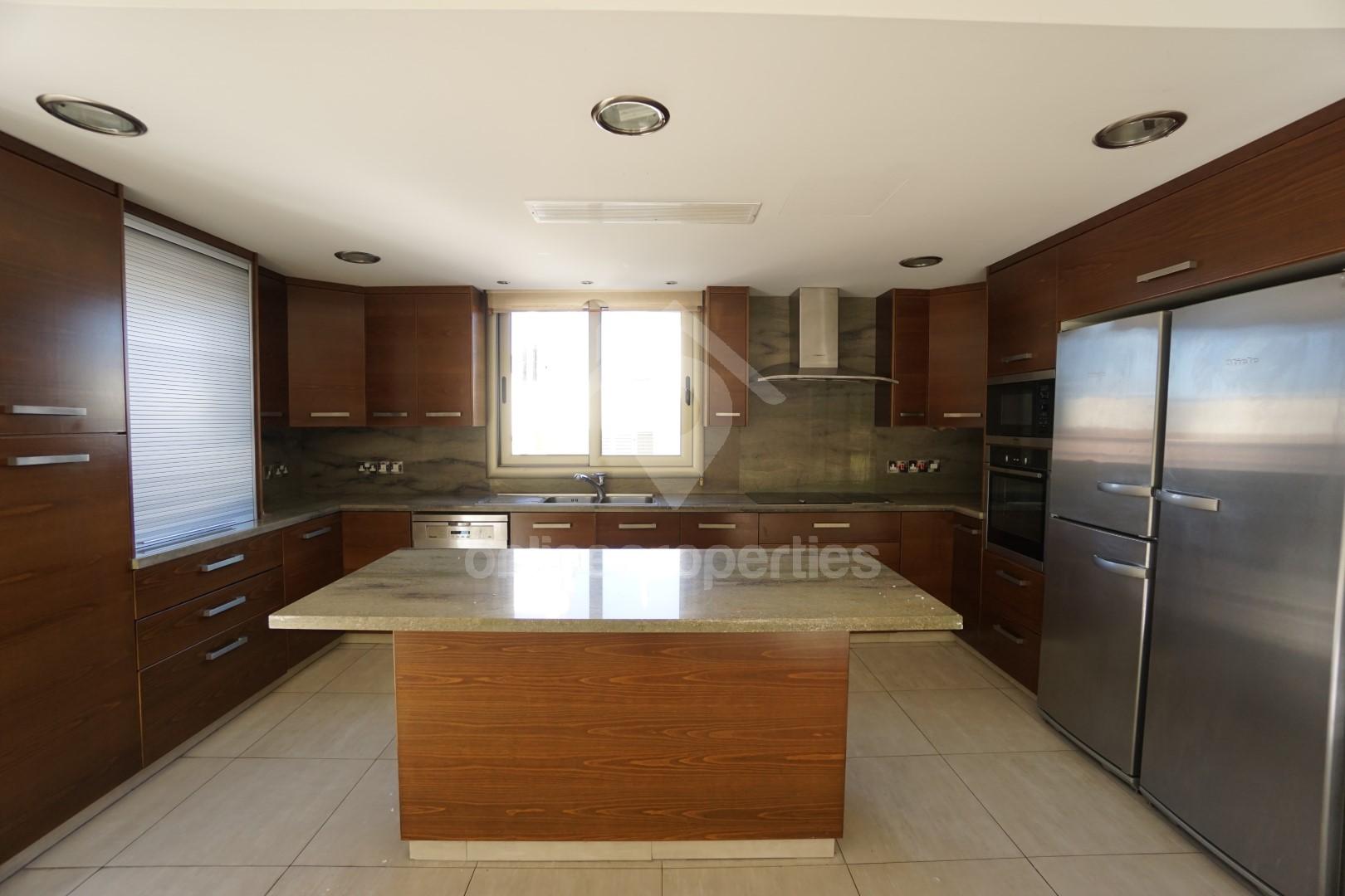 To change image, hover mouse over thumbnails below