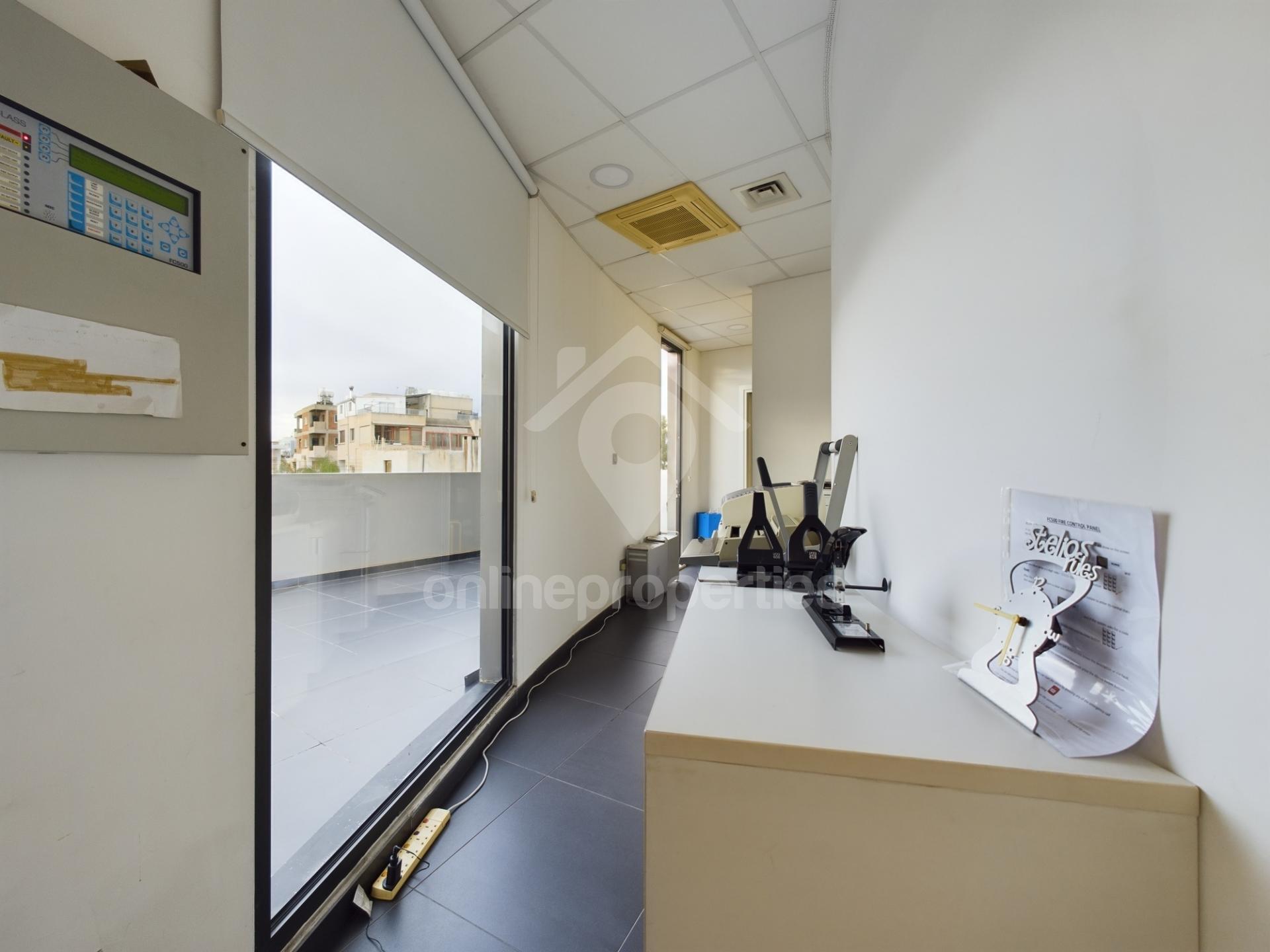 To change image, hover mouse over thumbnails below