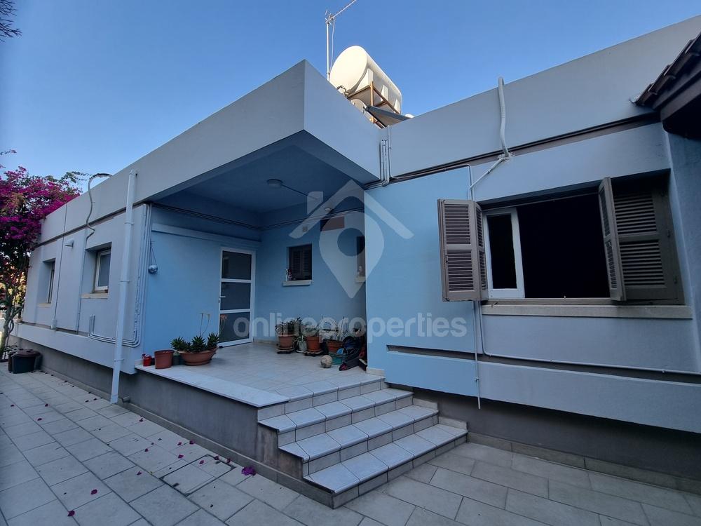 To change image, hover mouse over thumbnails below