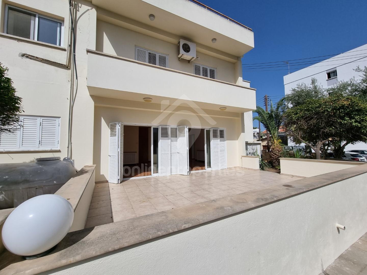 To change image, hover mouse over thumbnails below