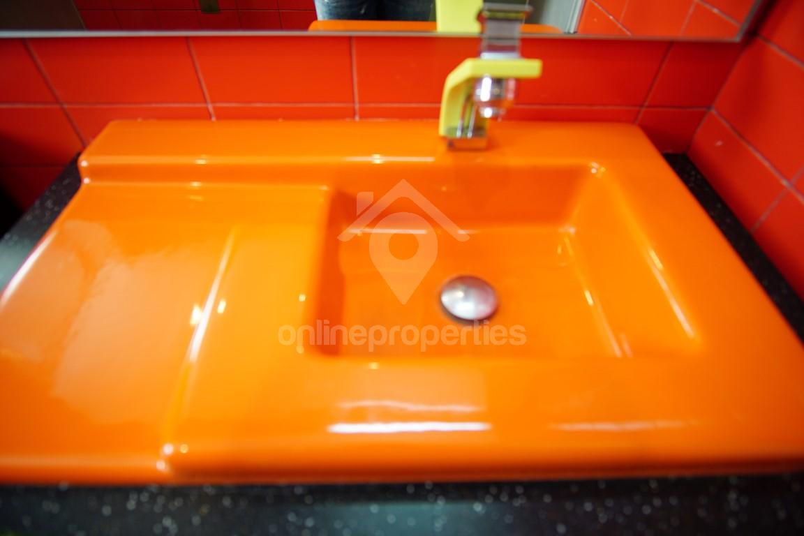 To change image, hover mouse over thumbnails below