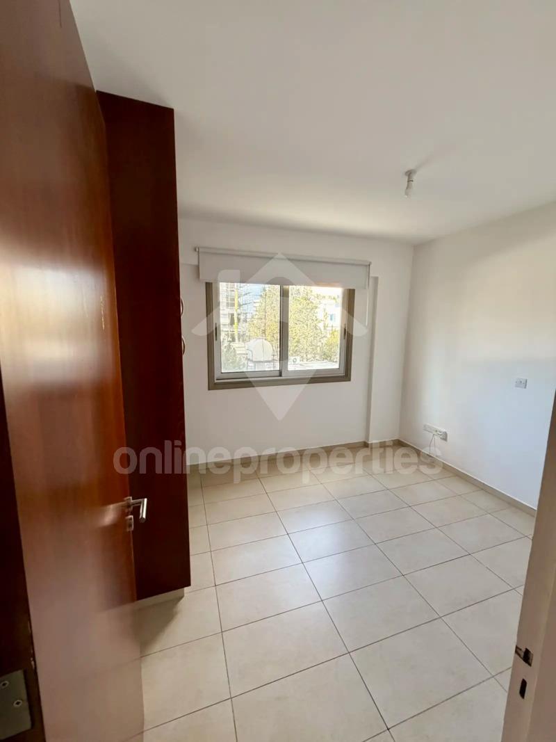 To change image, hover mouse over thumbnails below