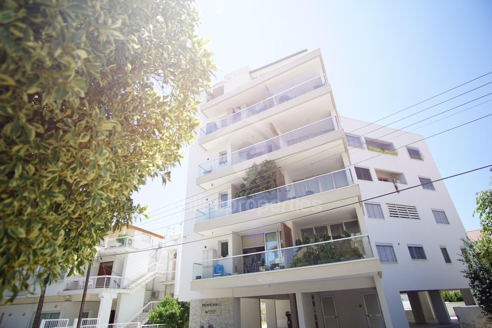 Modern unfurnished 2-bedroom close to Acropolis park