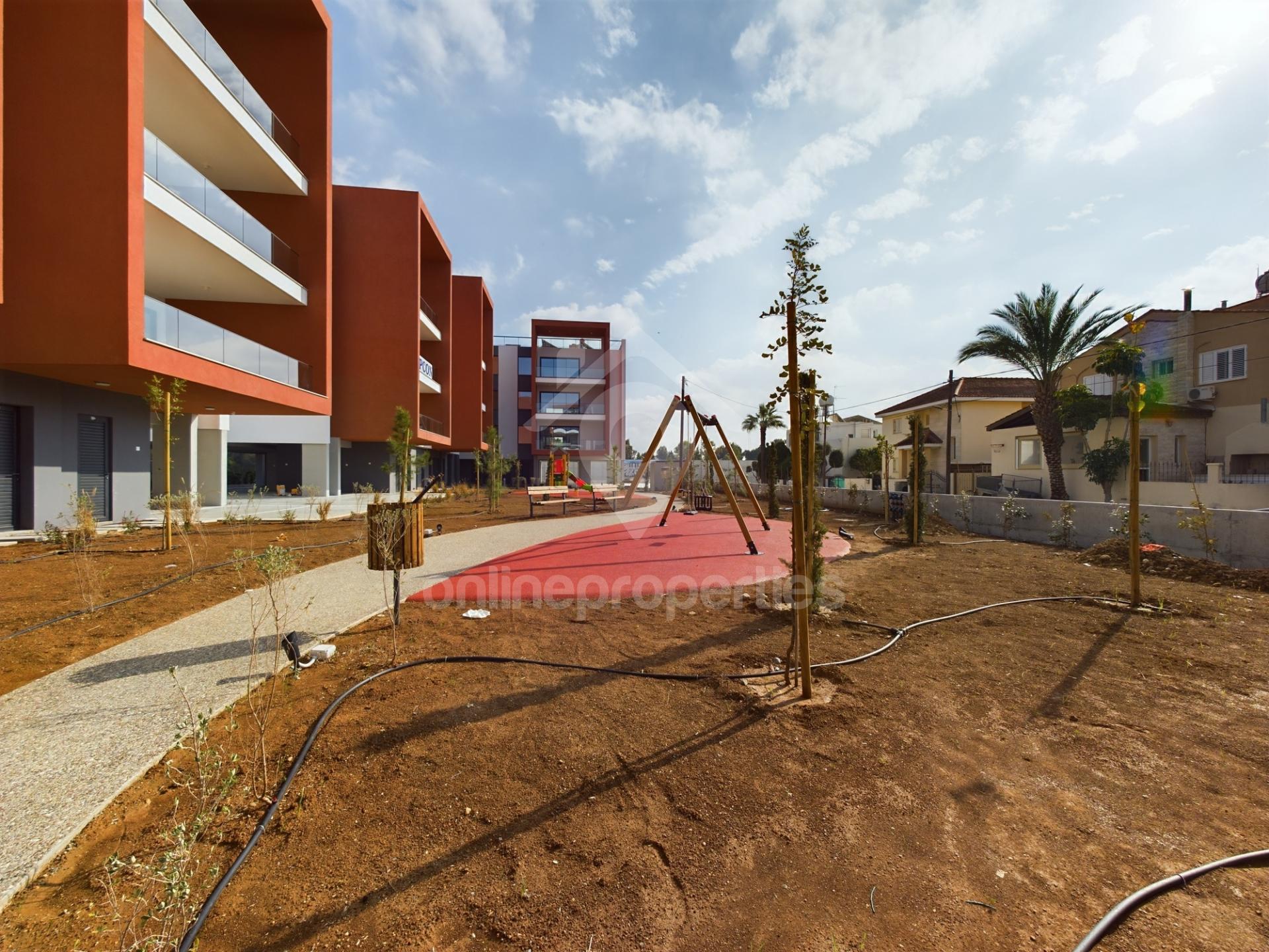 To change image, hover mouse over thumbnails below