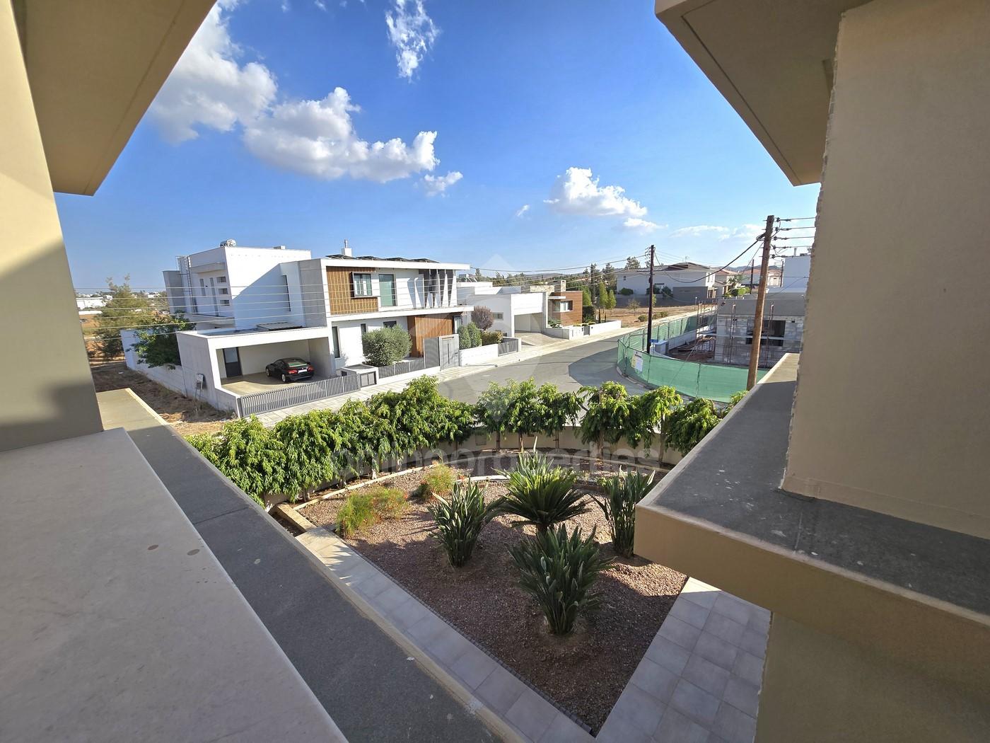 To change image, hover mouse over thumbnails below