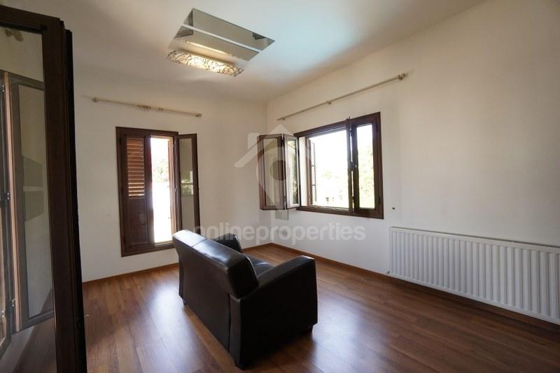 To change image, hover mouse over thumbnails below