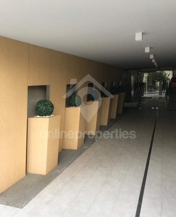 To change image, hover mouse over thumbnails below