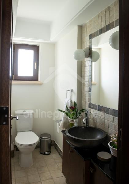 To change image, hover mouse over thumbnails below