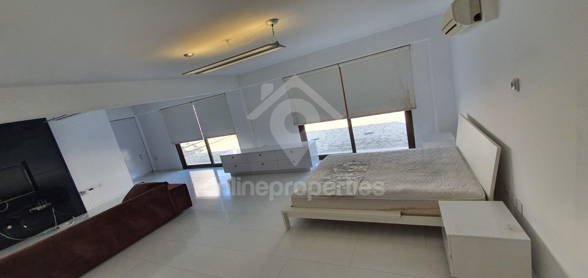 To change image, hover mouse over thumbnails below