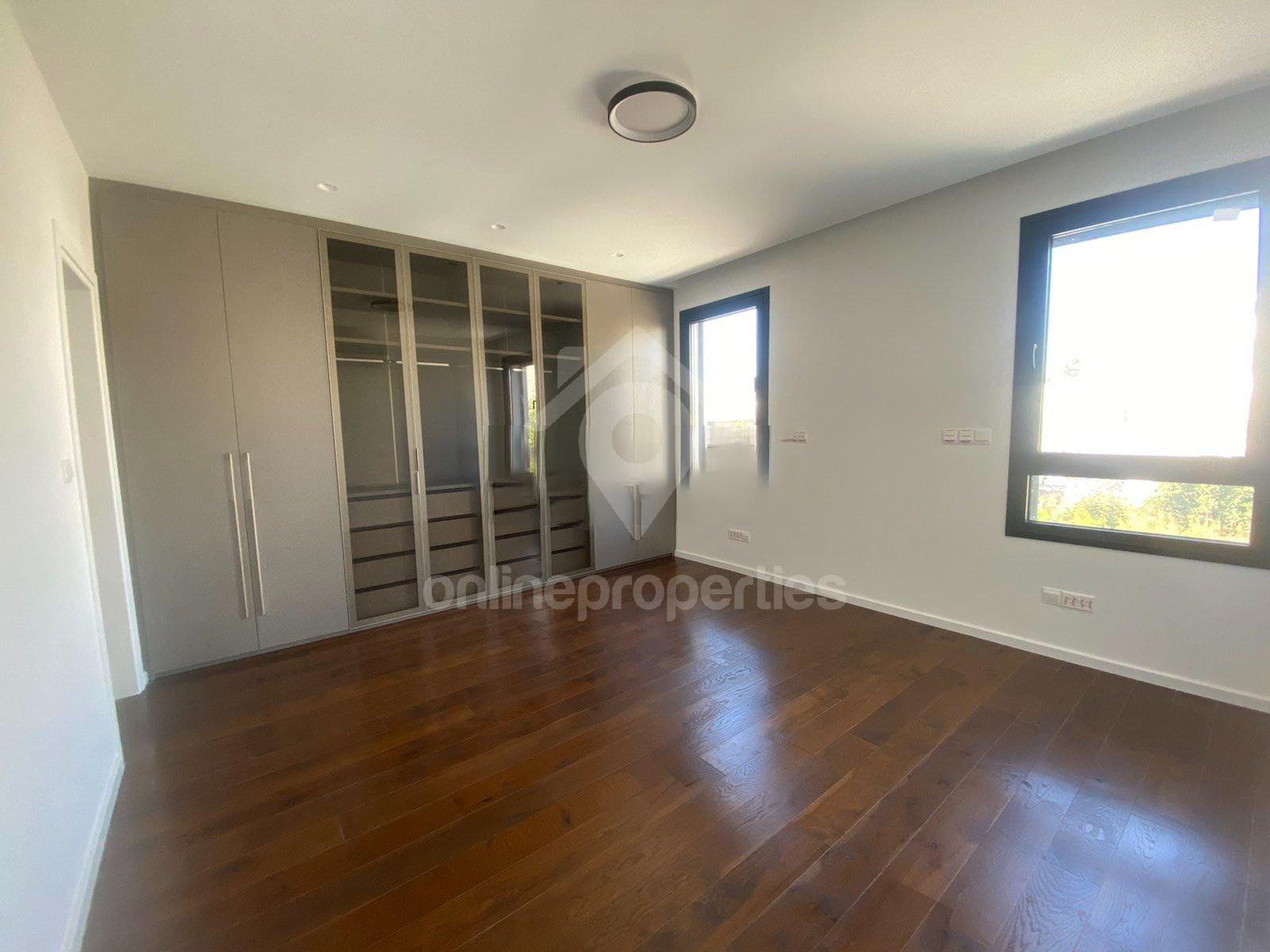 To change image, hover mouse over thumbnails below