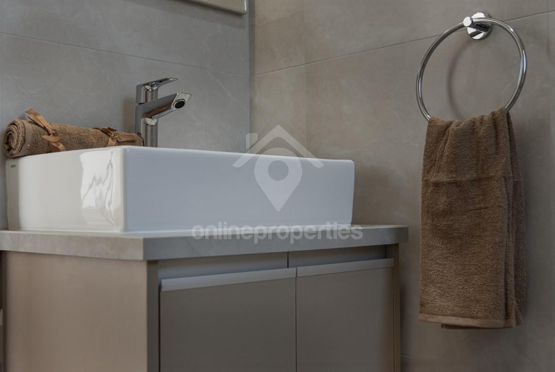 To change image, hover mouse over thumbnails below