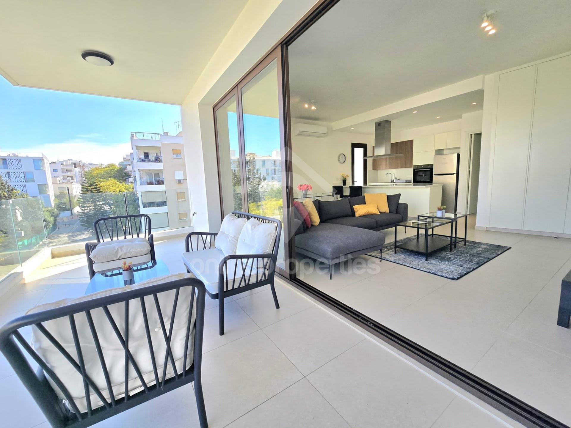 To change image, hover mouse over thumbnails below