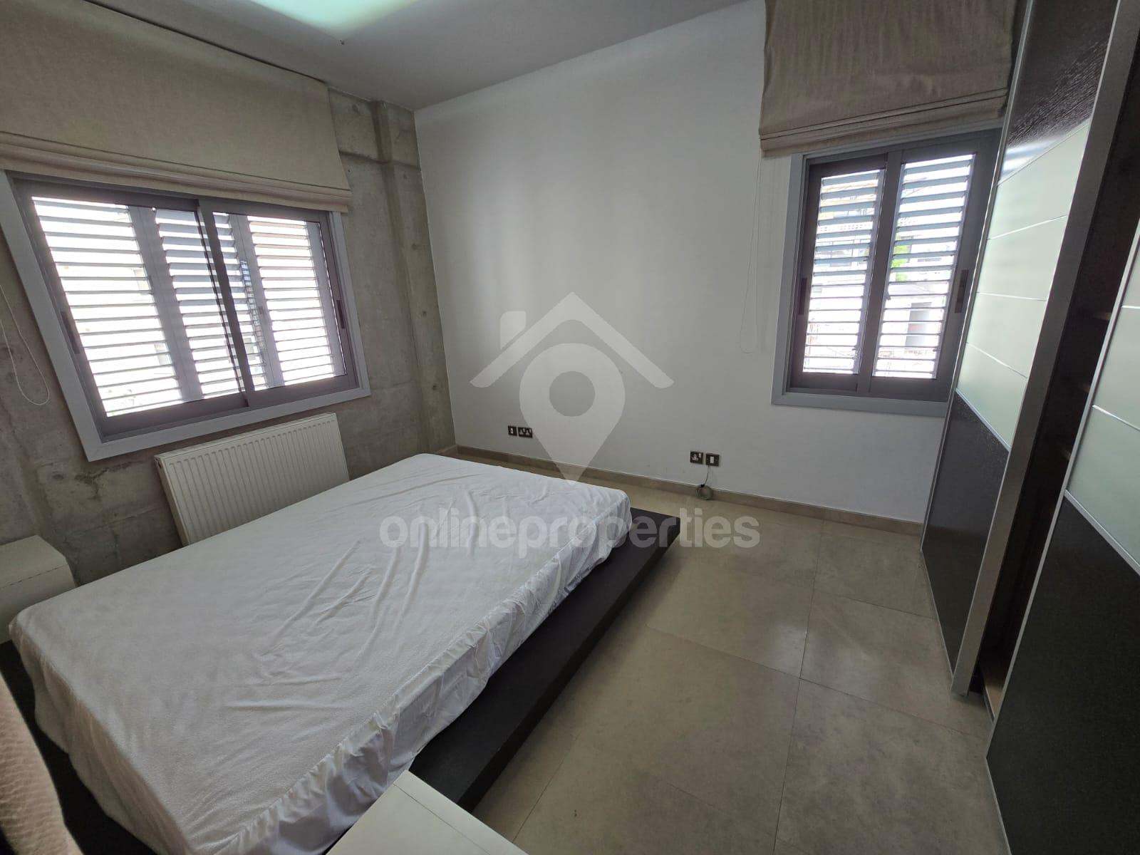 To change image, hover mouse over thumbnails below