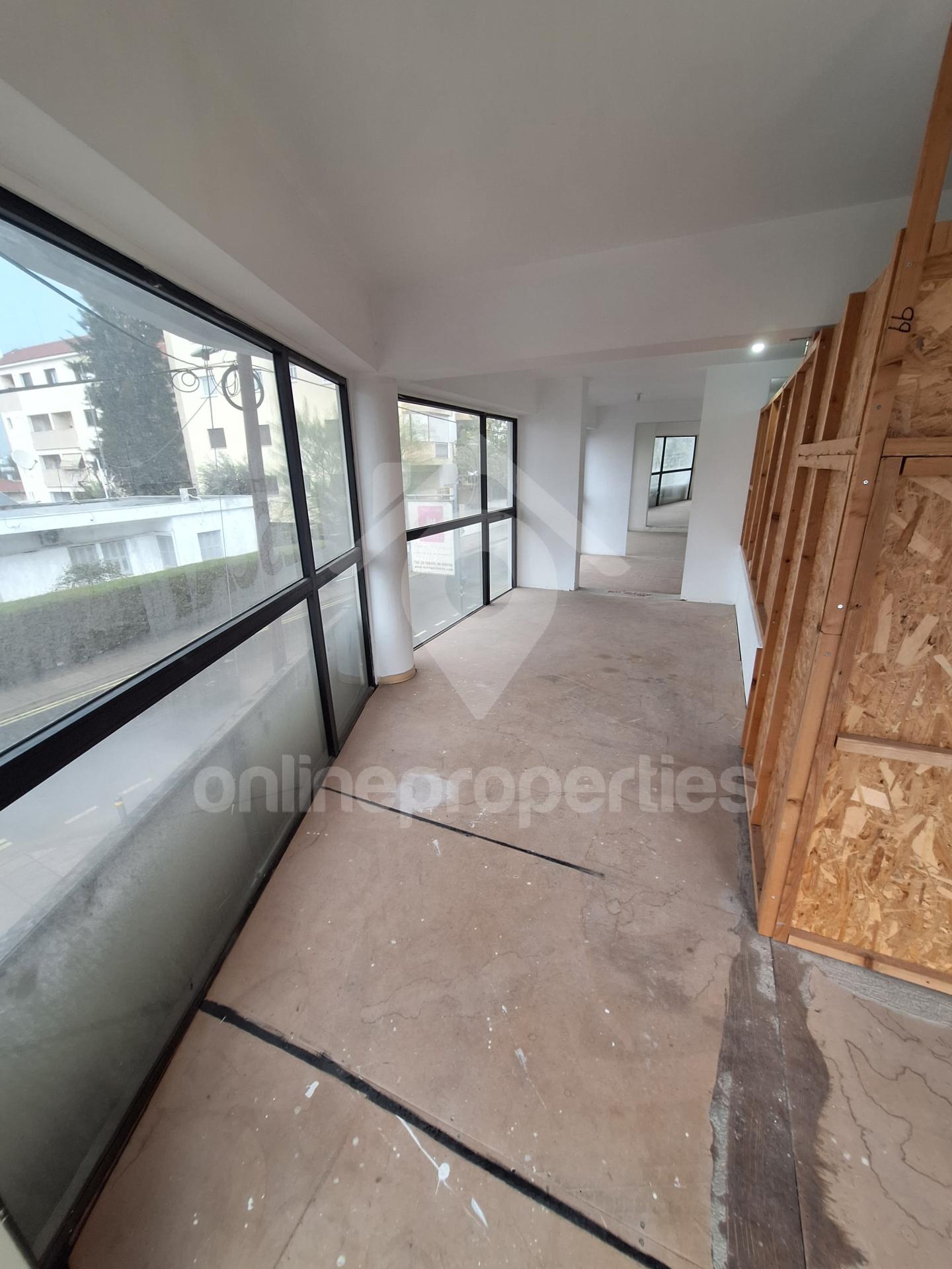 To change image, hover mouse over thumbnails below