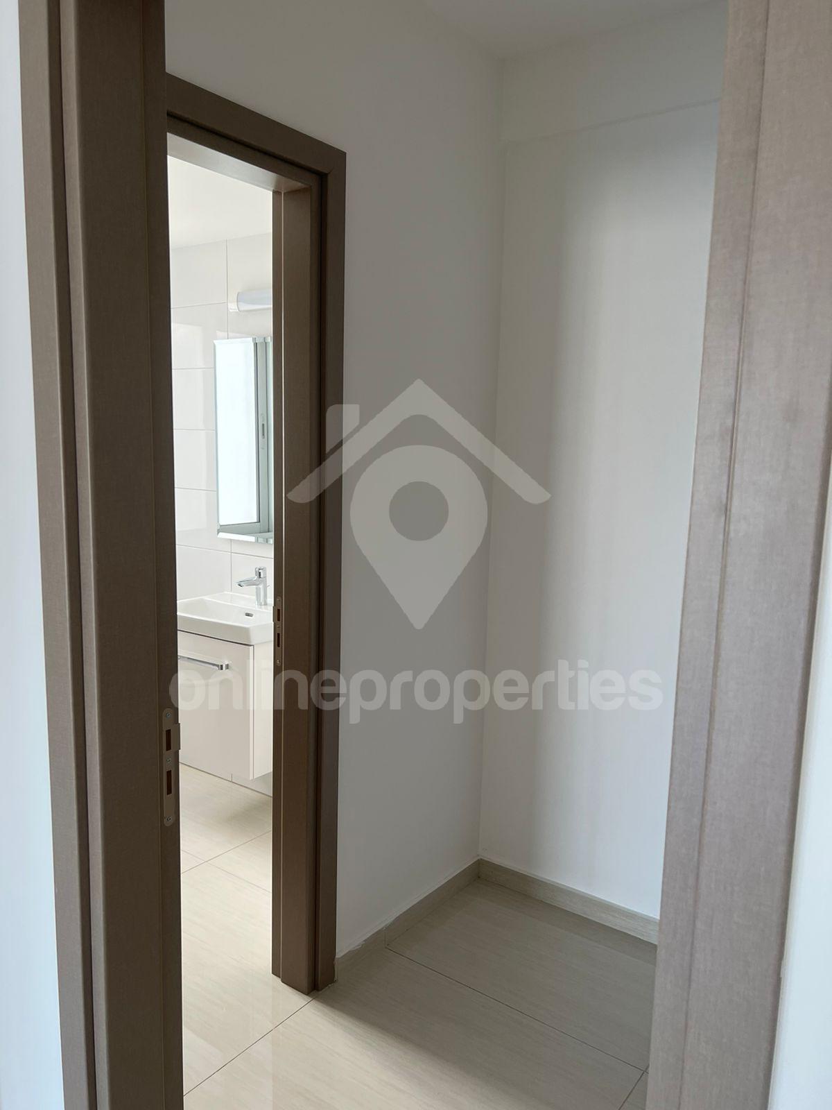 To change image, hover mouse over thumbnails below