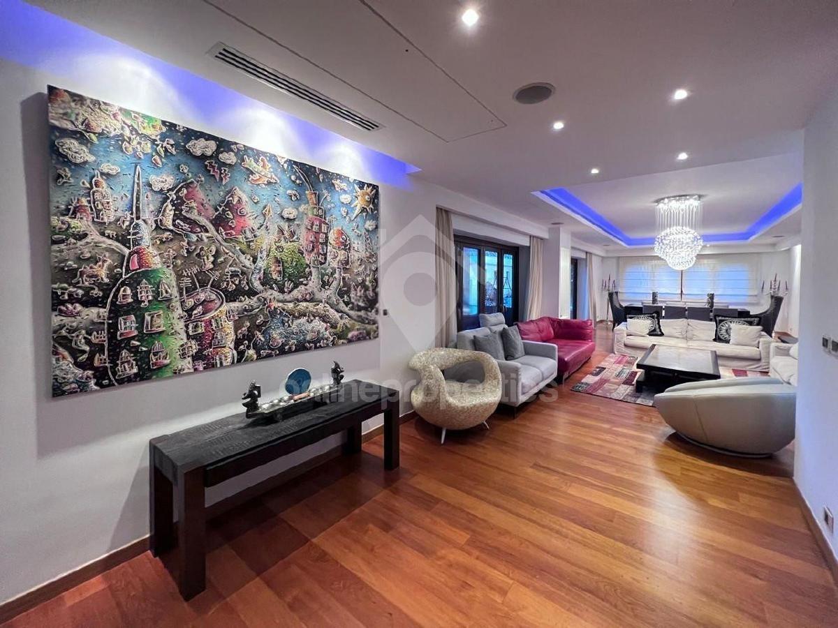 To change image, hover mouse over thumbnails below