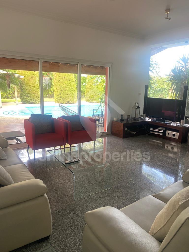 To change image, hover mouse over thumbnails below