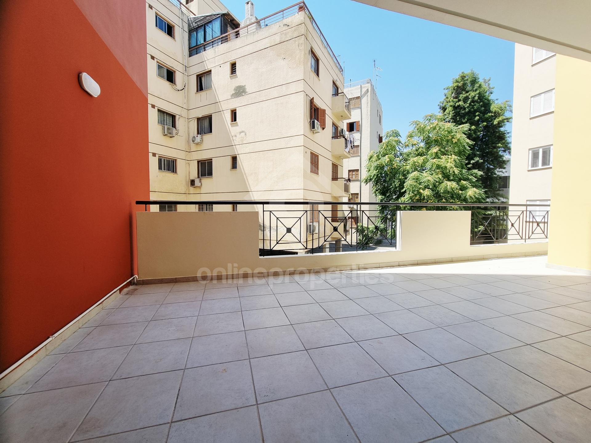 To change image, hover mouse over thumbnails below