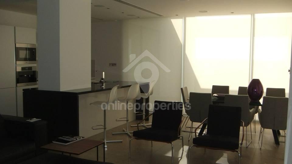 To change image, hover mouse over thumbnails below