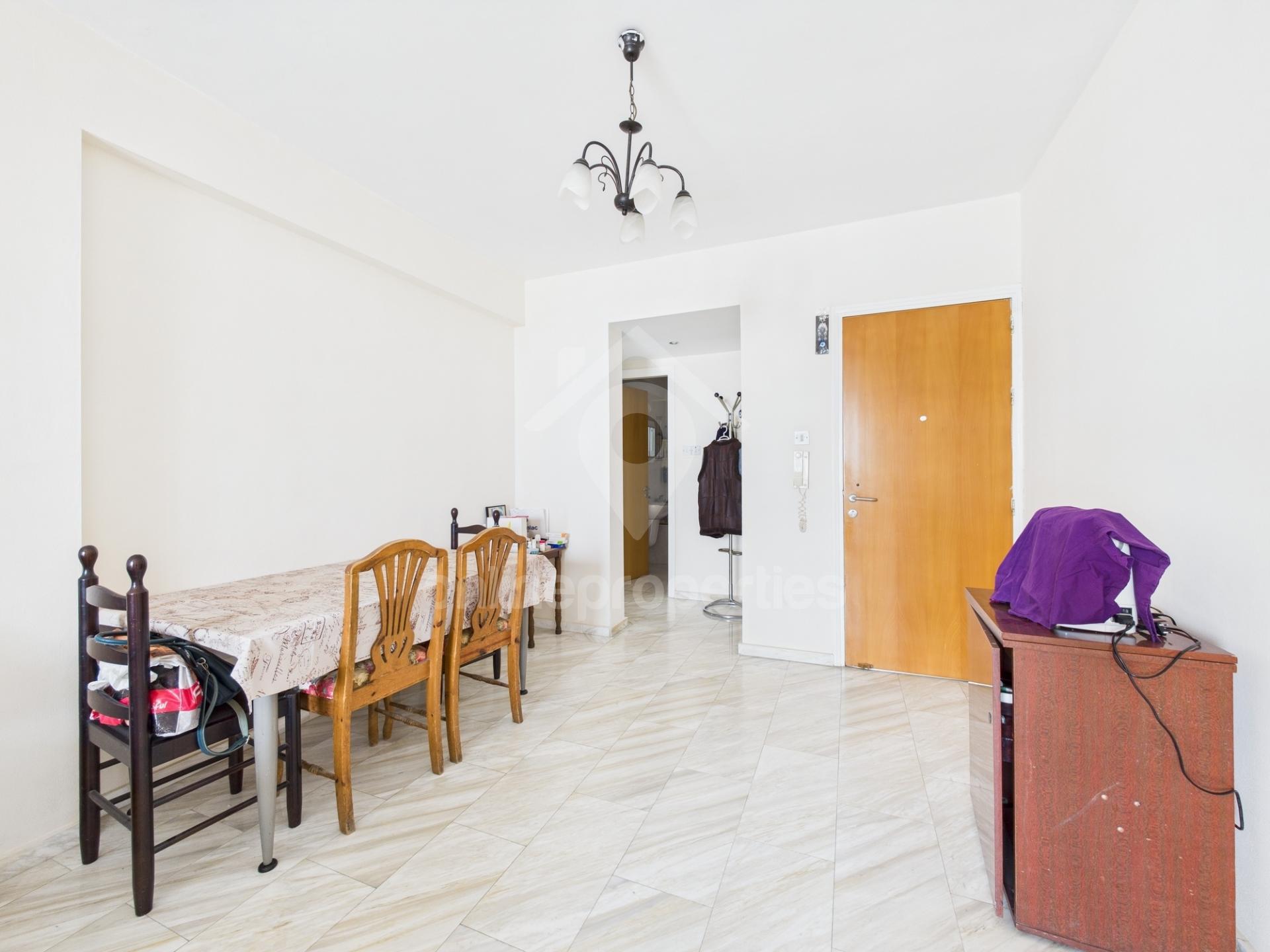 To change image, hover mouse over thumbnails below