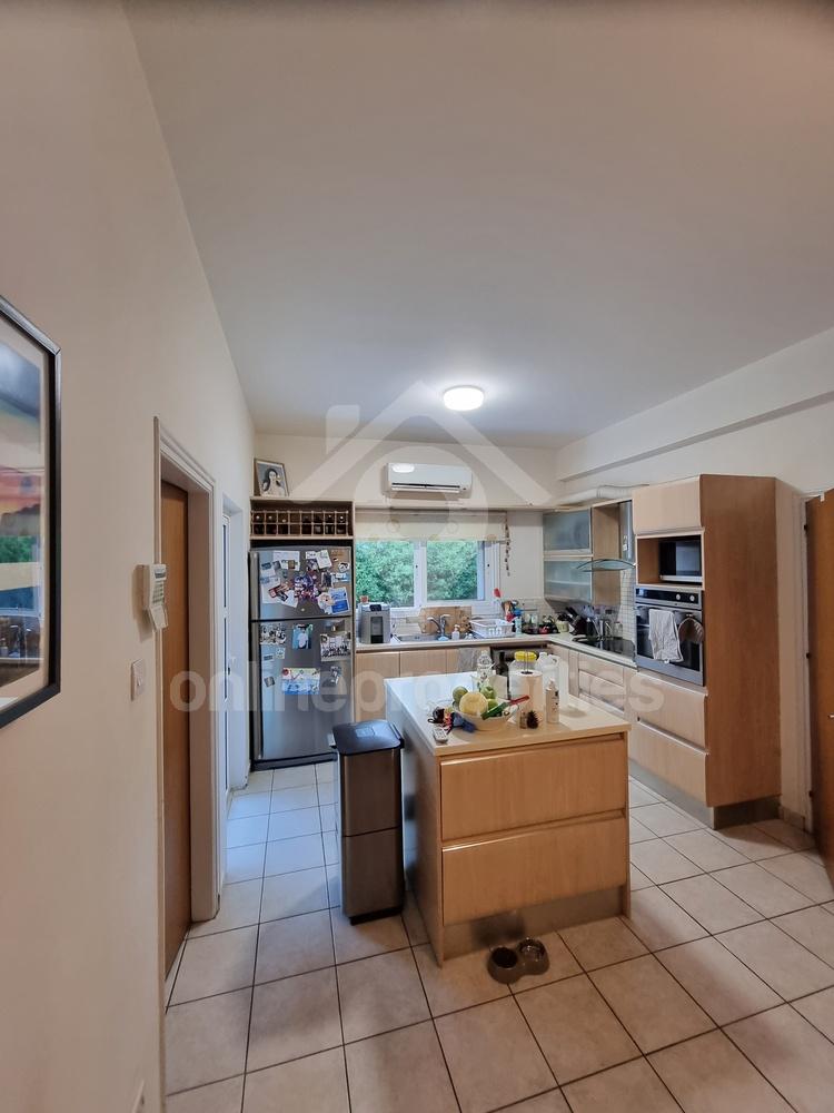 To change image, hover mouse over thumbnails below