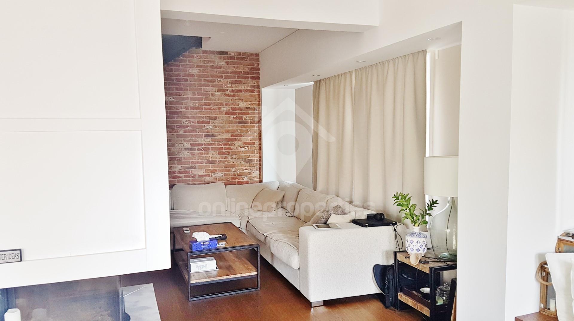 To change image, hover mouse over thumbnails below