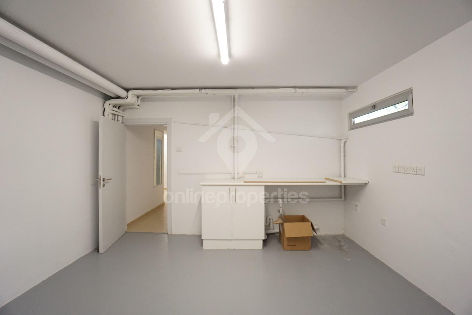 To change image, hover mouse over thumbnails below