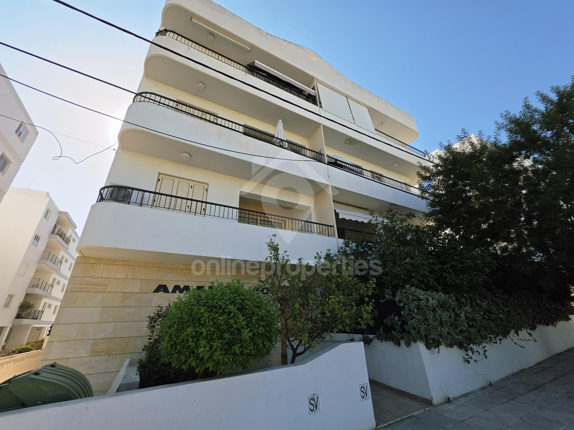 To change image, hover mouse over thumbnails below