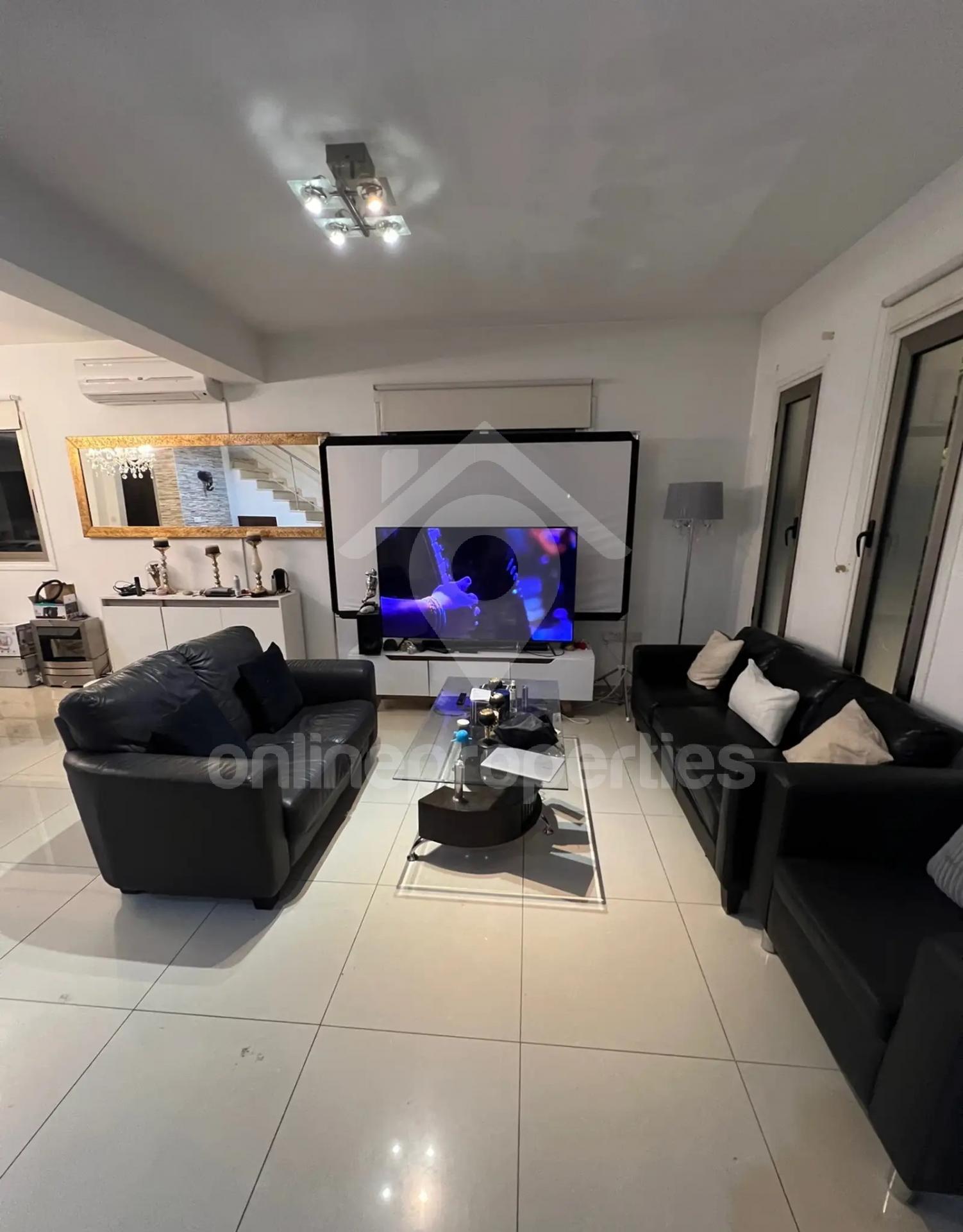 To change image, hover mouse over thumbnails below