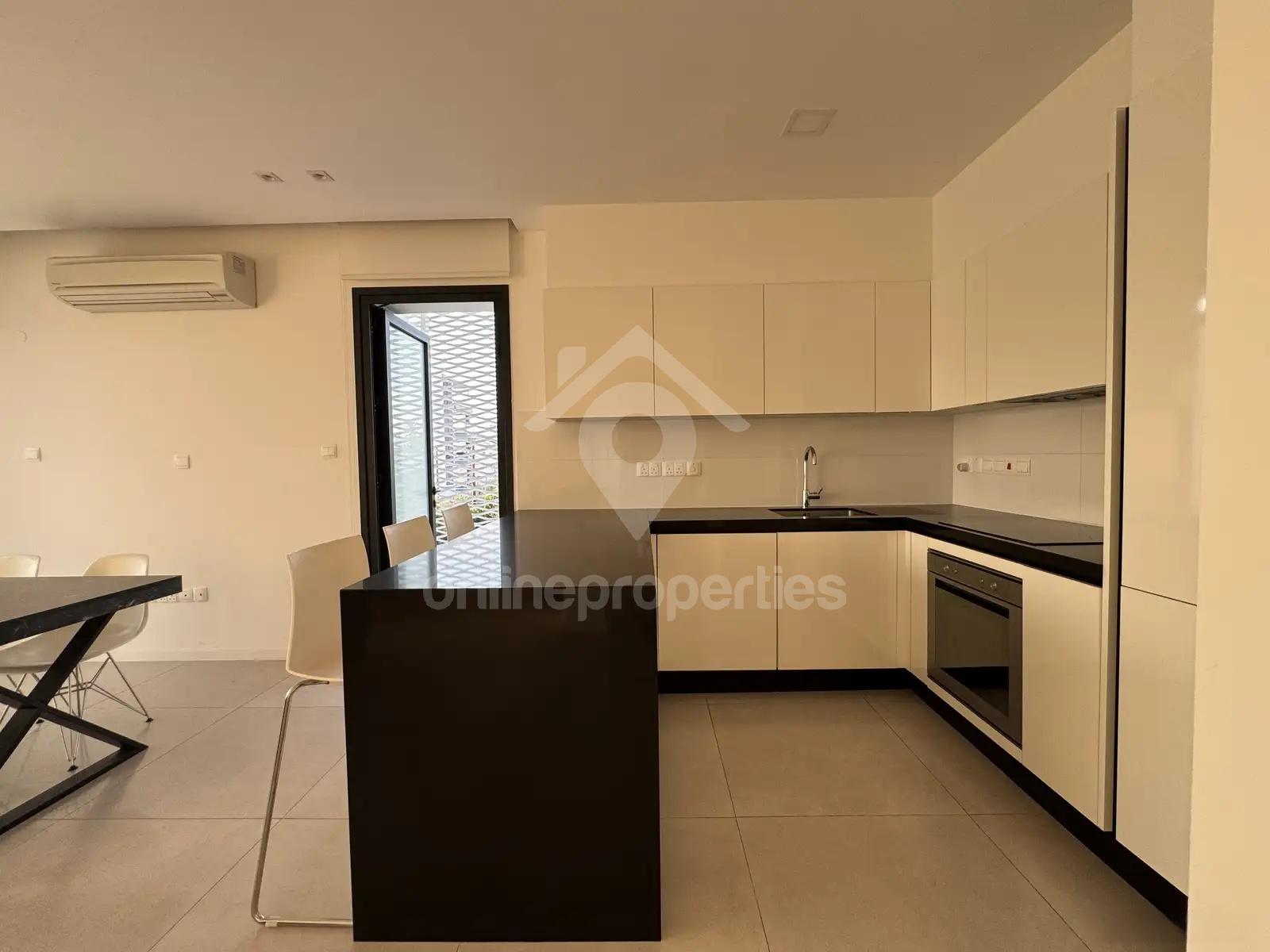 To change image, hover mouse over thumbnails below