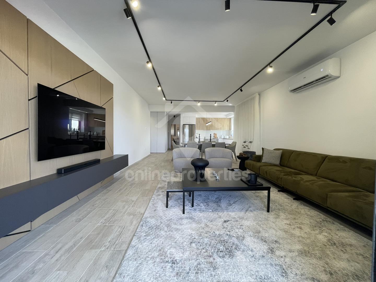 To change image, hover mouse over thumbnails below