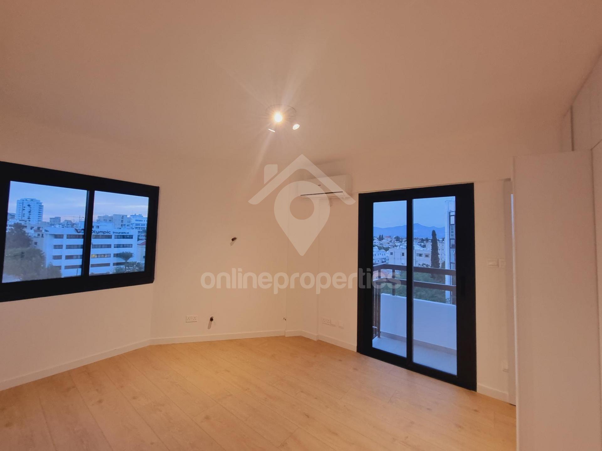 To change image, hover mouse over thumbnails below