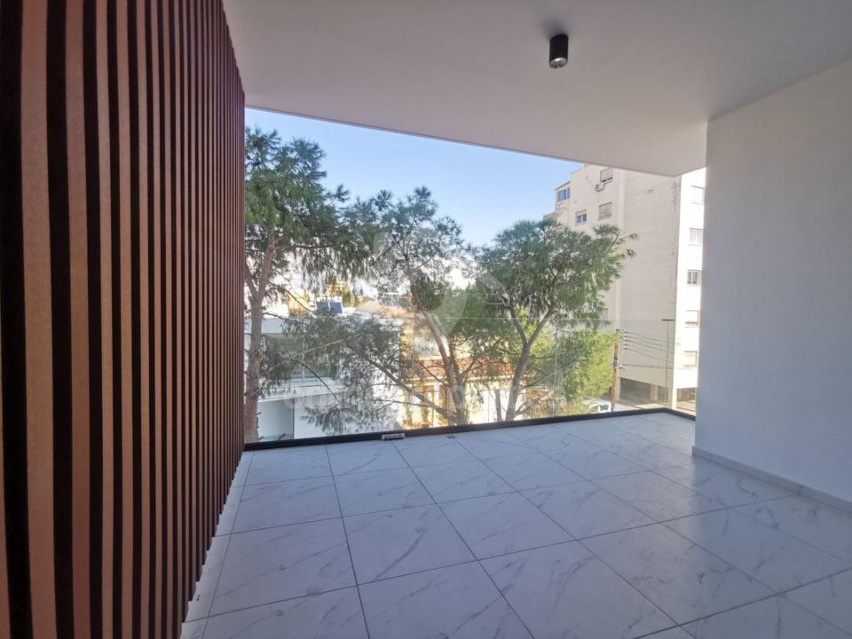 To change image, hover mouse over thumbnails below