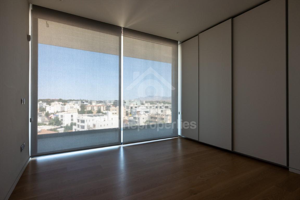 To change image, hover mouse over thumbnails below