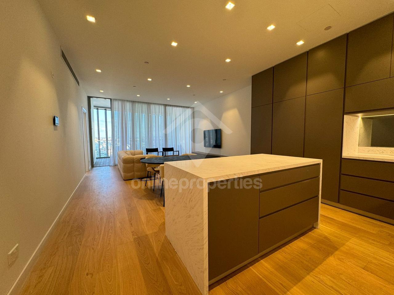 To change image, hover mouse over thumbnails below