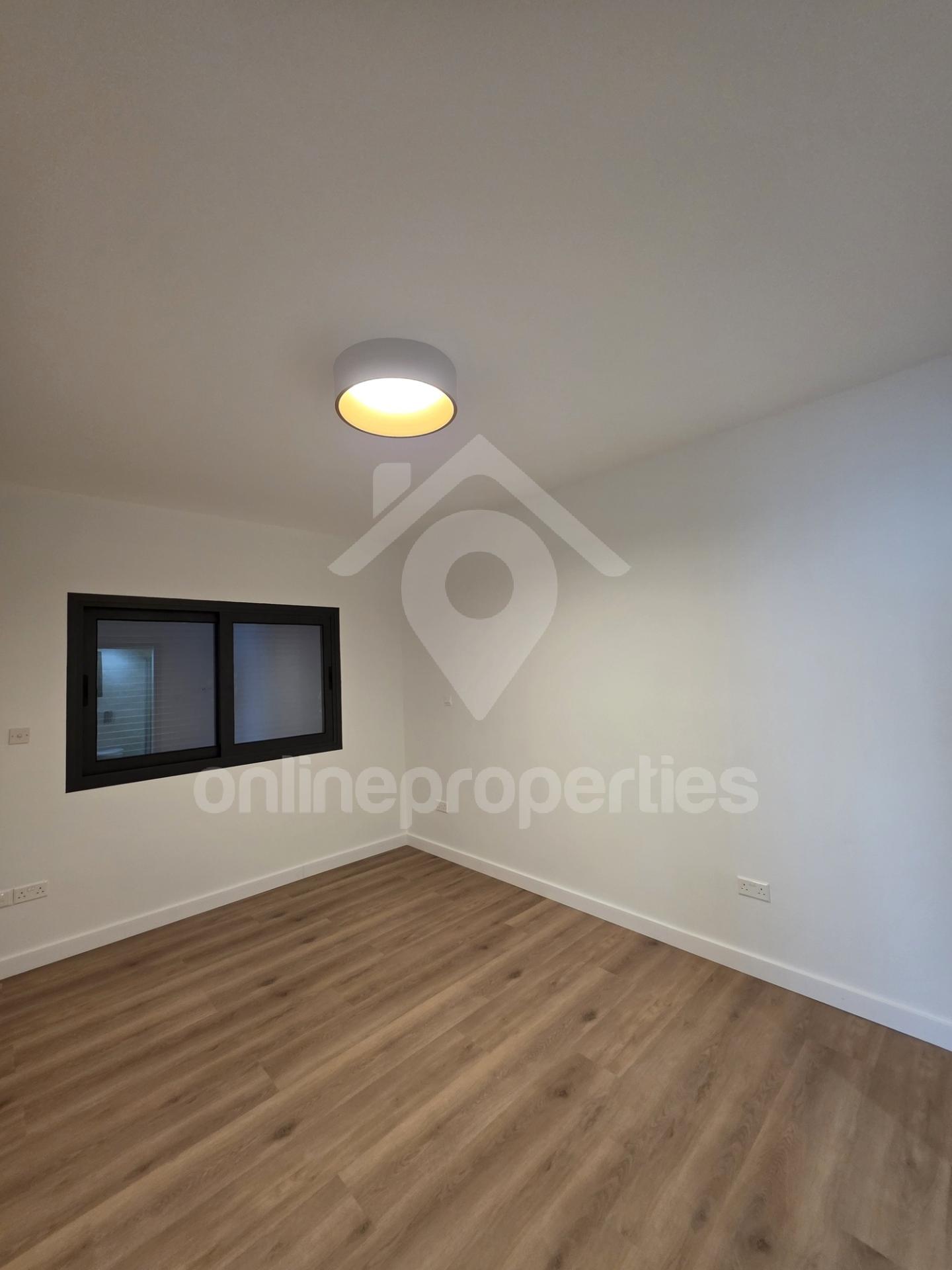 To change image, hover mouse over thumbnails below