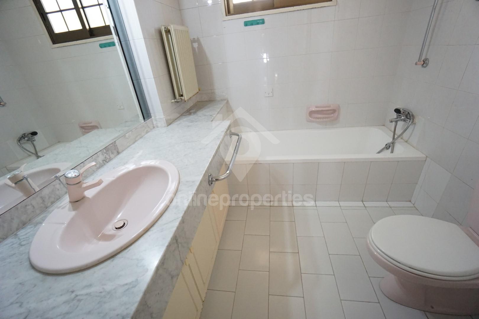 To change image, hover mouse over thumbnails below